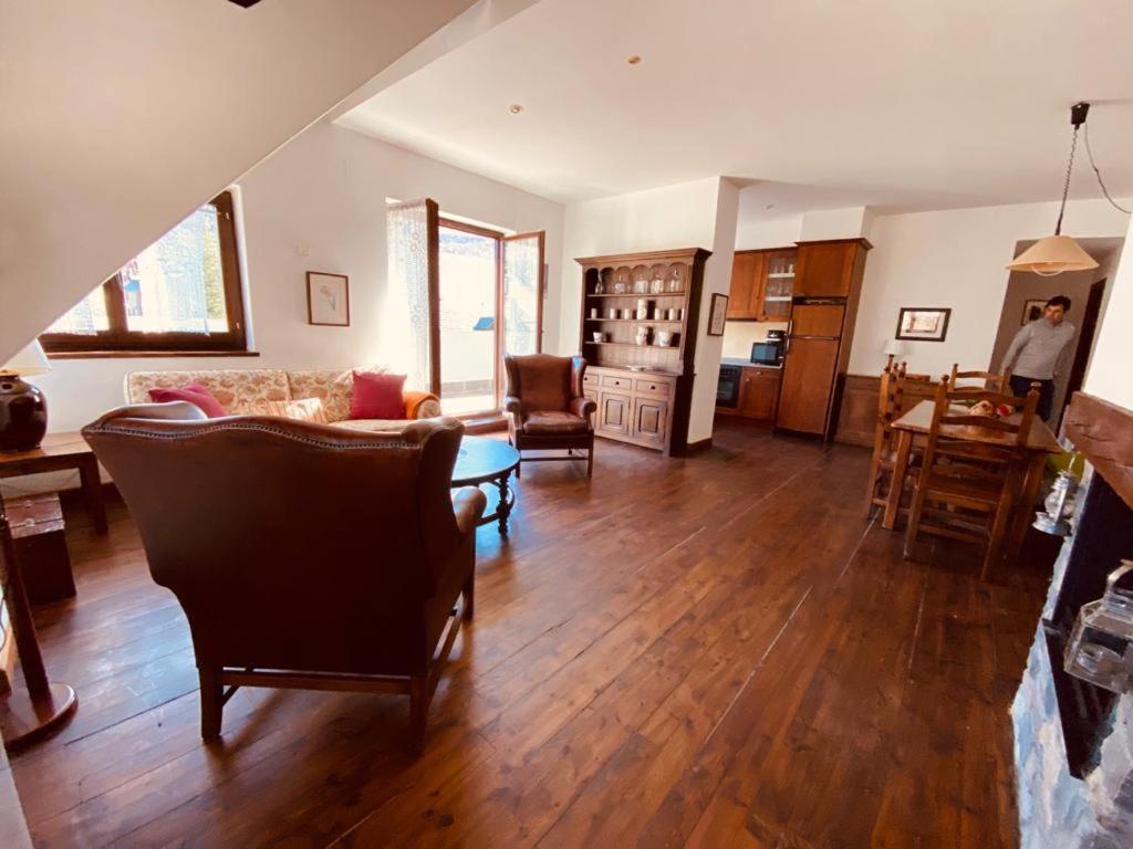 אריסטה Apartamentos Linsoles מראה חיצוני תמונה